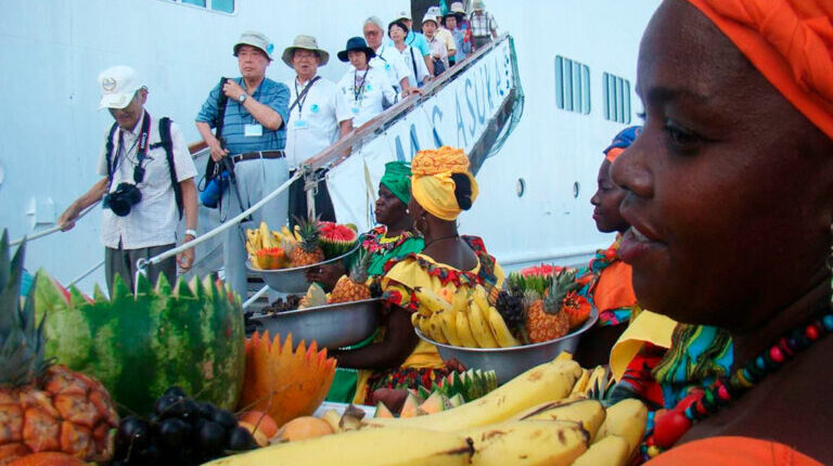 WEB-Colombia-visitantes-turismo-768x498-1-768x430