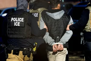 ICE HACE ACUERDOS CON LA AGENCIA DE LSO TRIBUTOS PARA LA DATA DE LOS MIGRANTES