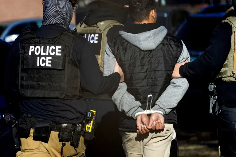 ICE HACE ACUERDOS CON LA AGENCIA DE LSO TRIBUTOS PARA LA DATA DE LOS MIGRANTES